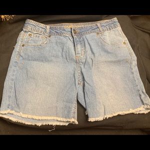 Arizona Jean Co- Shorts, adjustable w/pockets